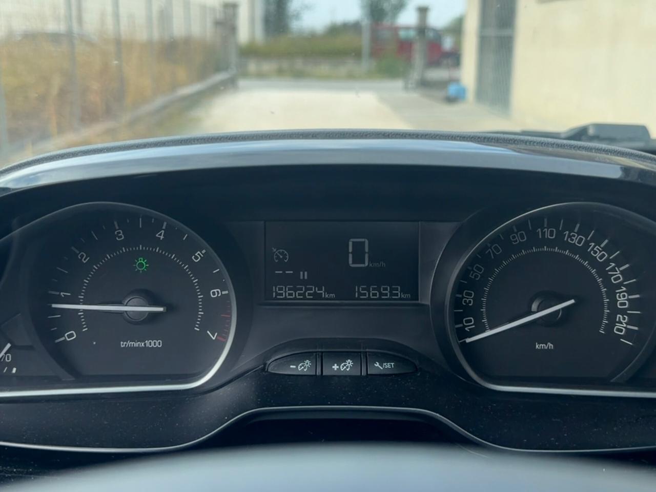 Peugeot 208 allure Garanzia 12 MESI