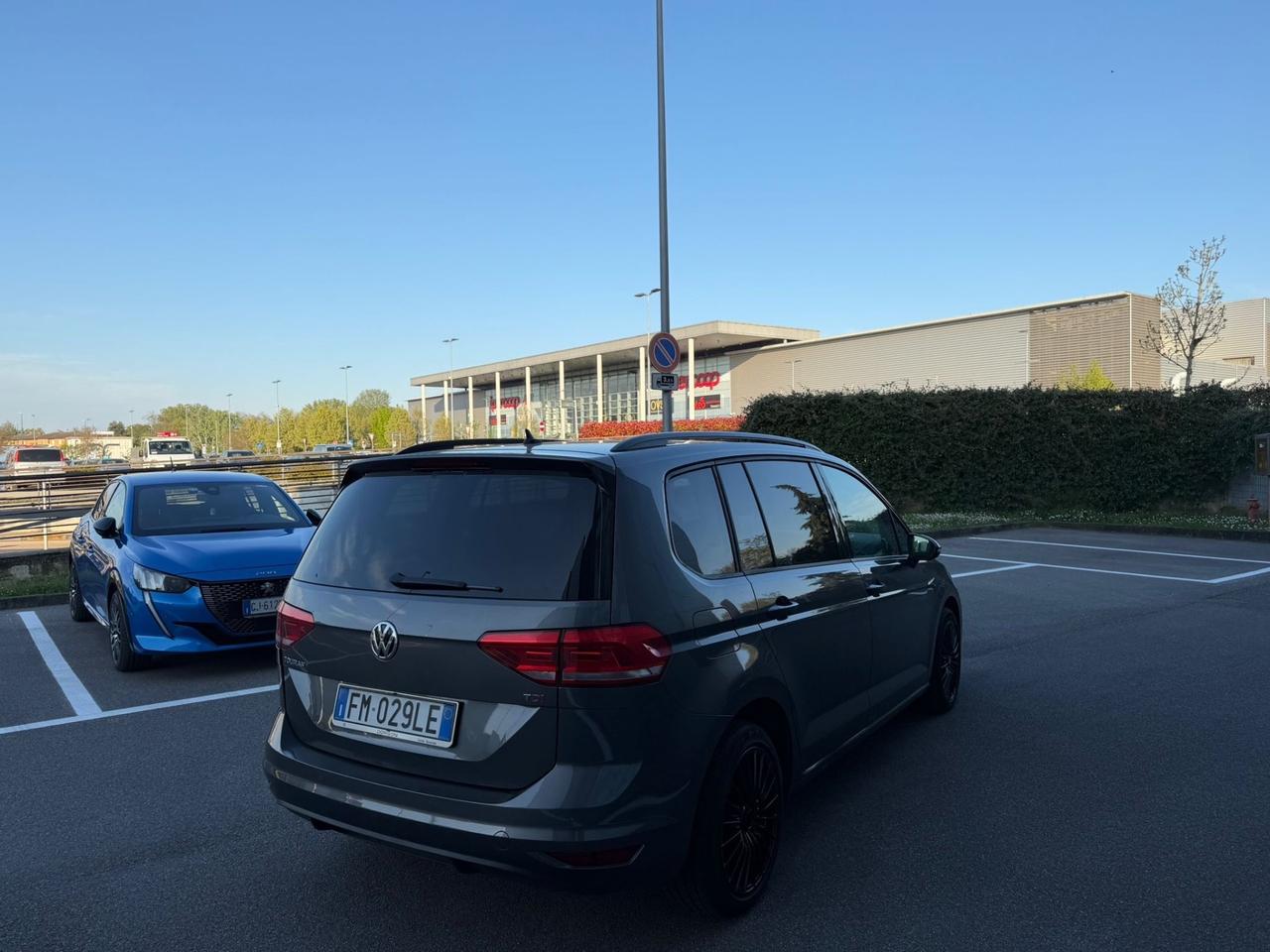 Volkswagen Touran 1.6 TDI 115 CV SCR DSG Executive BlueMotion Tech.