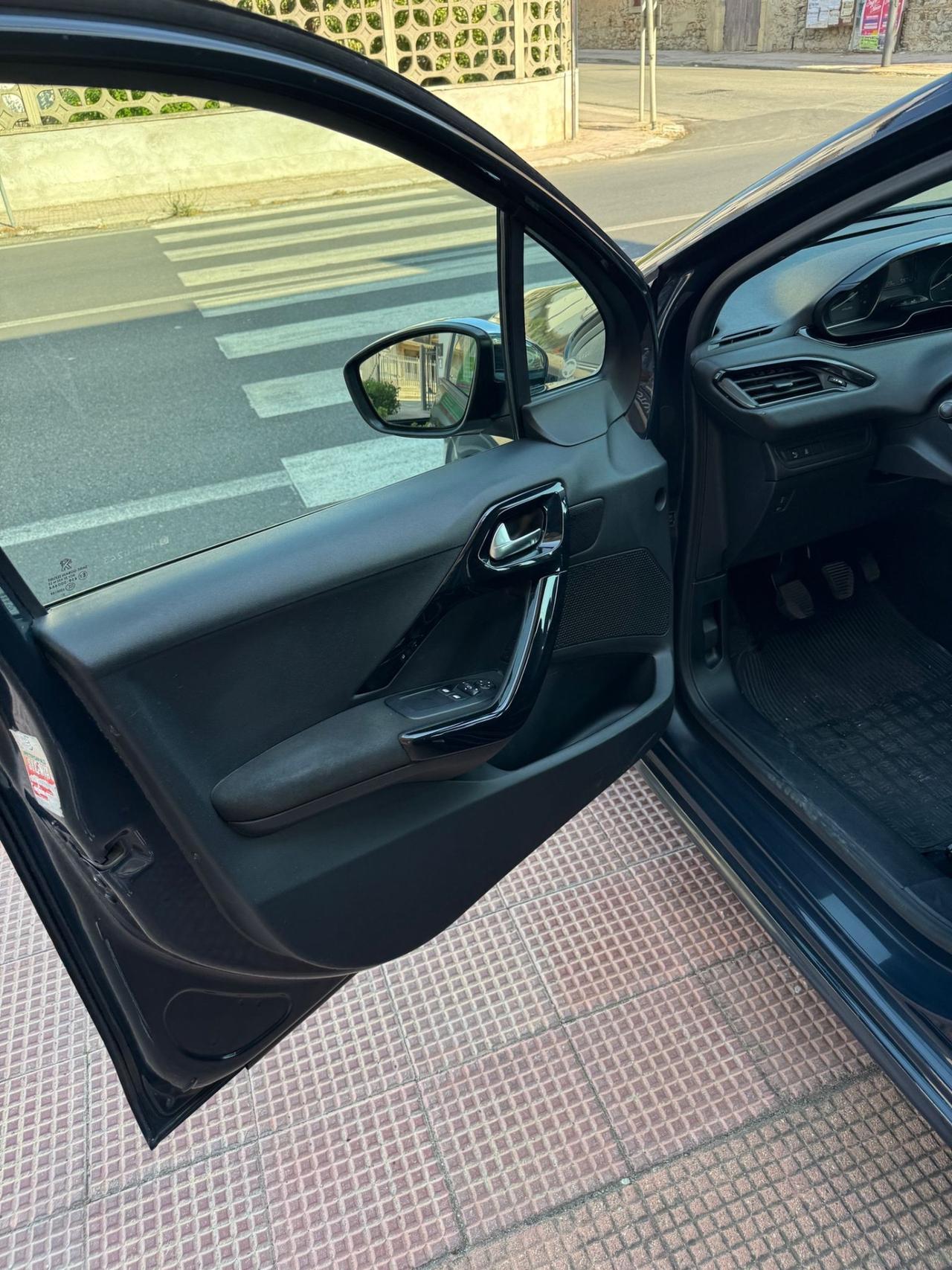Peugeot 208 BlueHDi 75 5 porte Allure