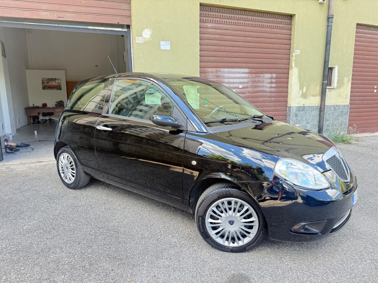 Lancia Ypsilon 1.3 MJT 75 CV Oro