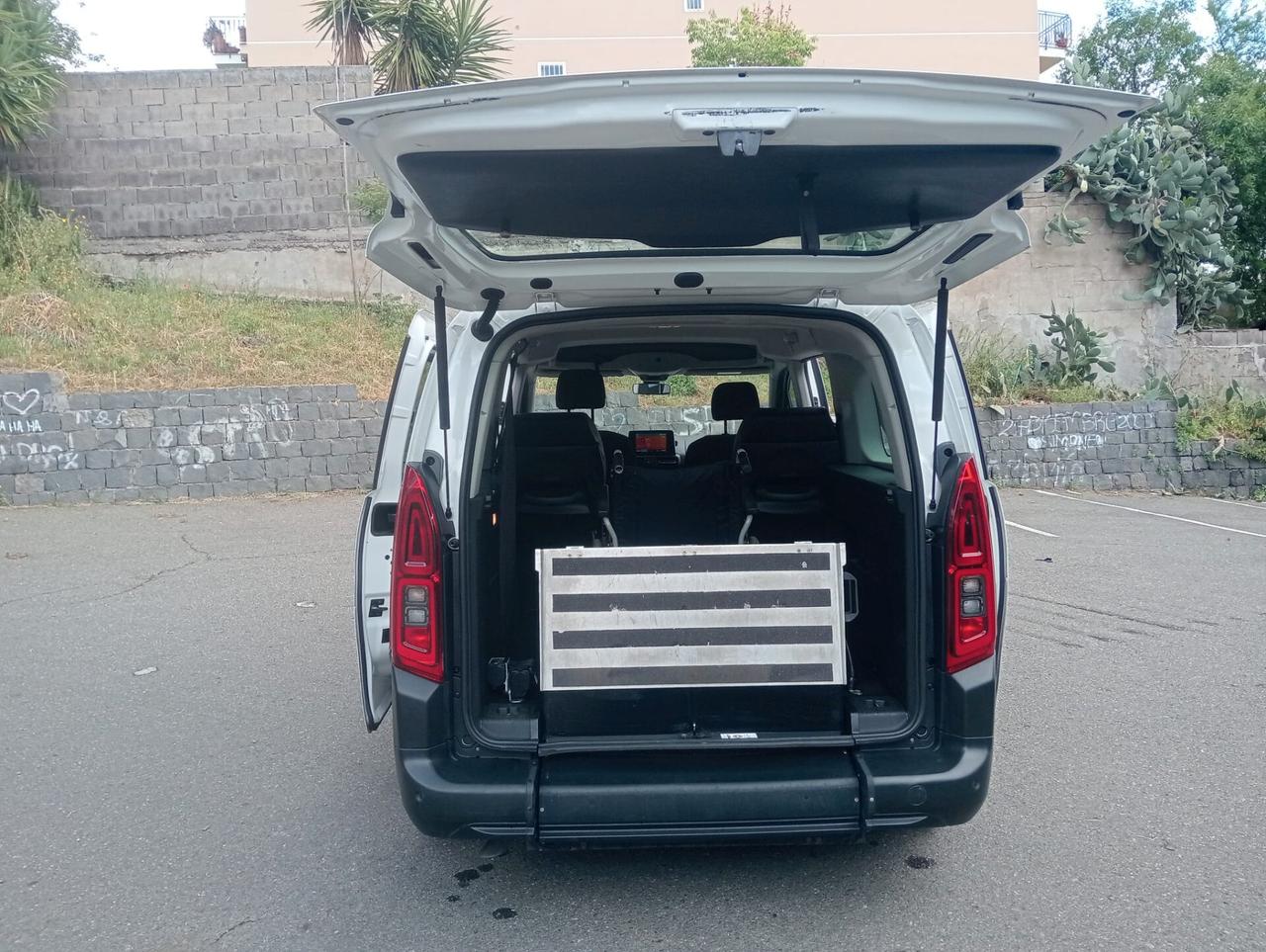 Citroen Berlingo Pianale ribassato con rampa disabili in carrozzina
