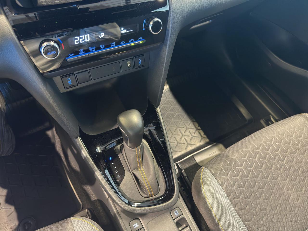 Toyota Yaris Cross 1.5h Orange Edition fwd 116cv