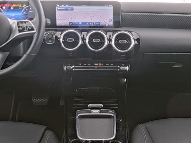 MERCEDES-BENZ A 180 Automatic Progressive Advanced