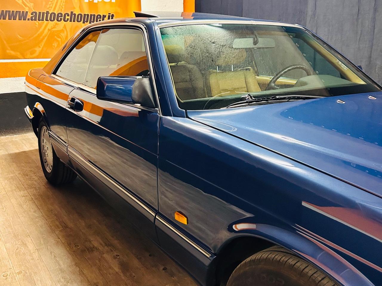MERCEDES 560 SEC COUPÈ CON 165.412 MIGLIA IN CONDIZIONI DA VETRINA