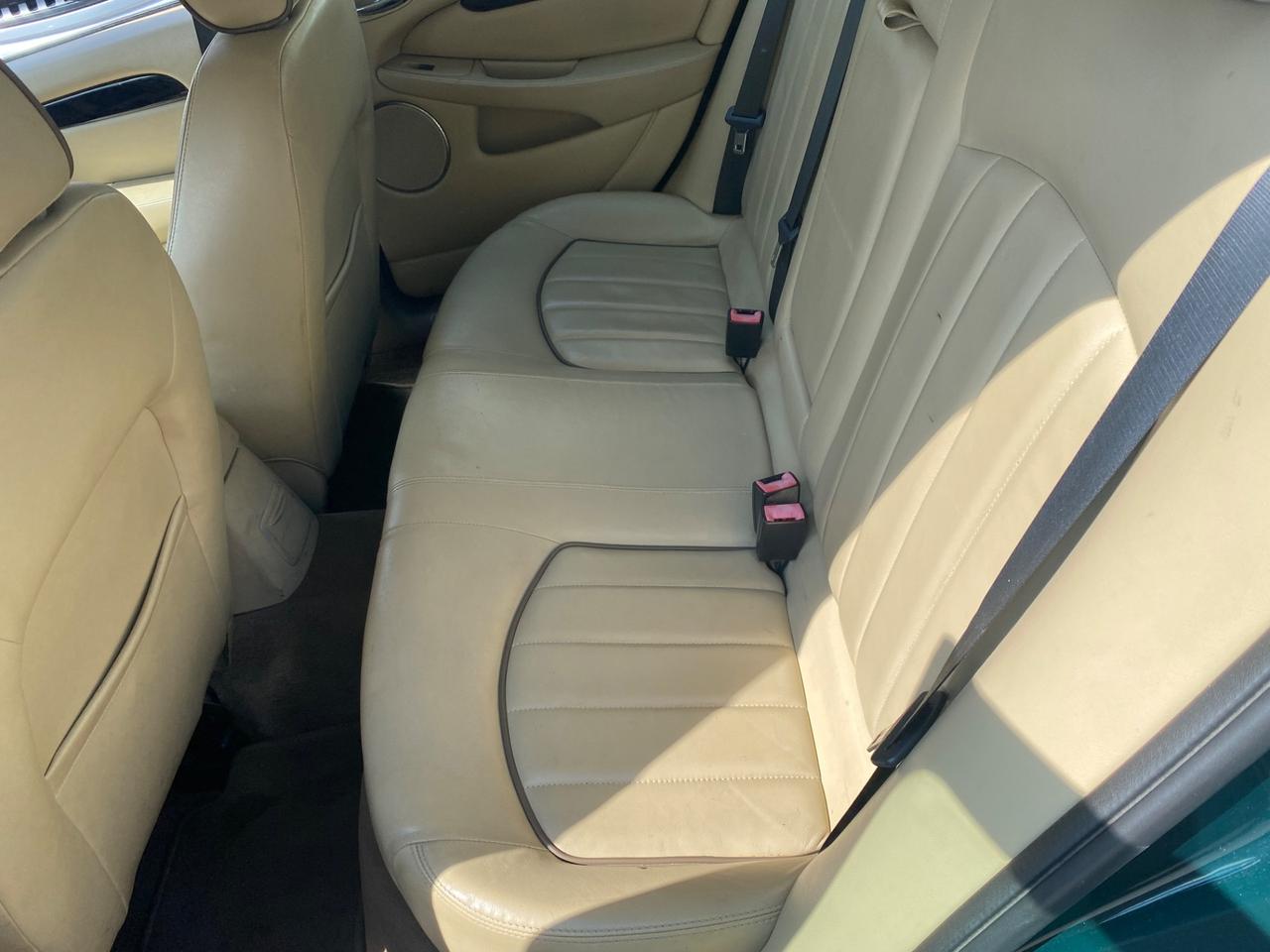 Jaguar X-Type 2.2D cat Executive