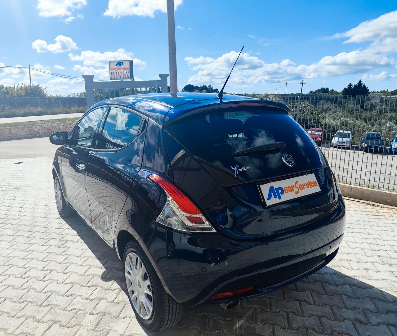 Lancia Ypsilon 1.2 69 CV 5 porte Silver