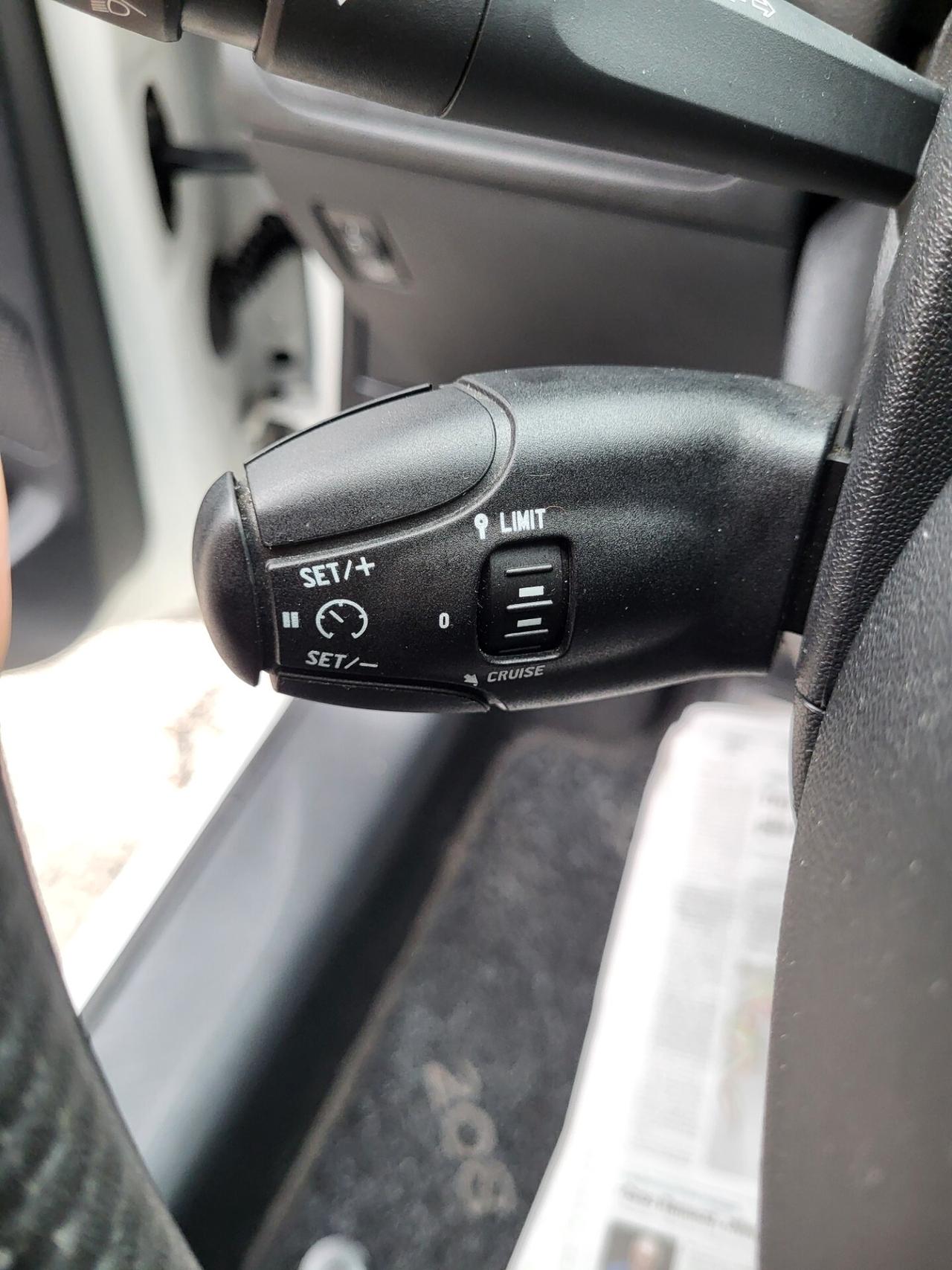 PEUGEOT 208 1,4 HDI-UNICO PROPRIETAR-4 REVISIONI