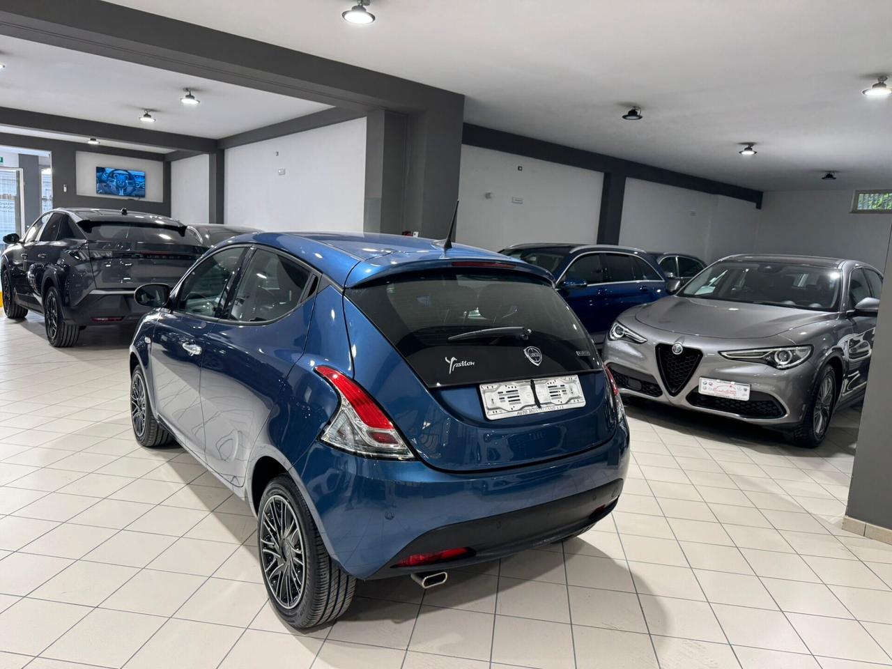 Lancia Ypsilon 1.0 FireFly 5 porte S&S Hybrid Gold