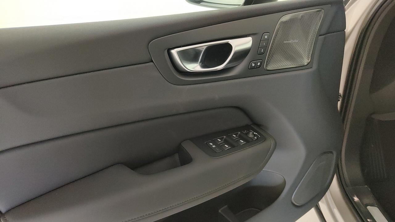 VOLVO XC60 2.0 b5 mhev Ultra Dark awd auto