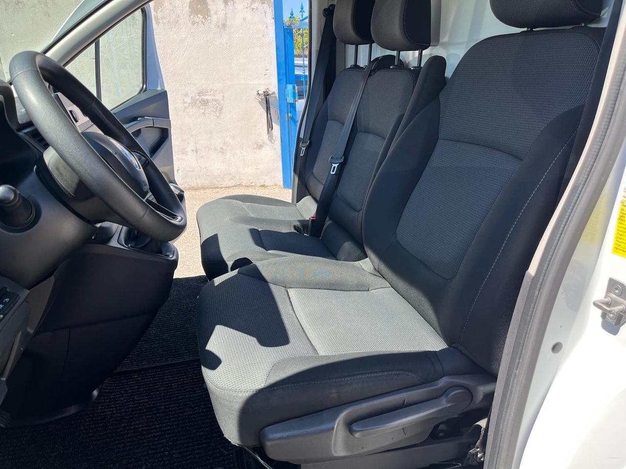 Renault trafic cargo-2.0 dci-2022