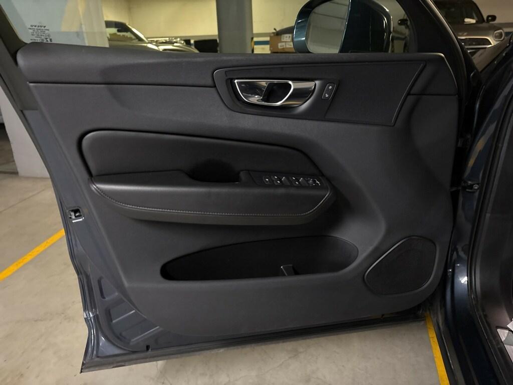 Volvo XC60 2.0 B4 Momentum Pro AWD Auto