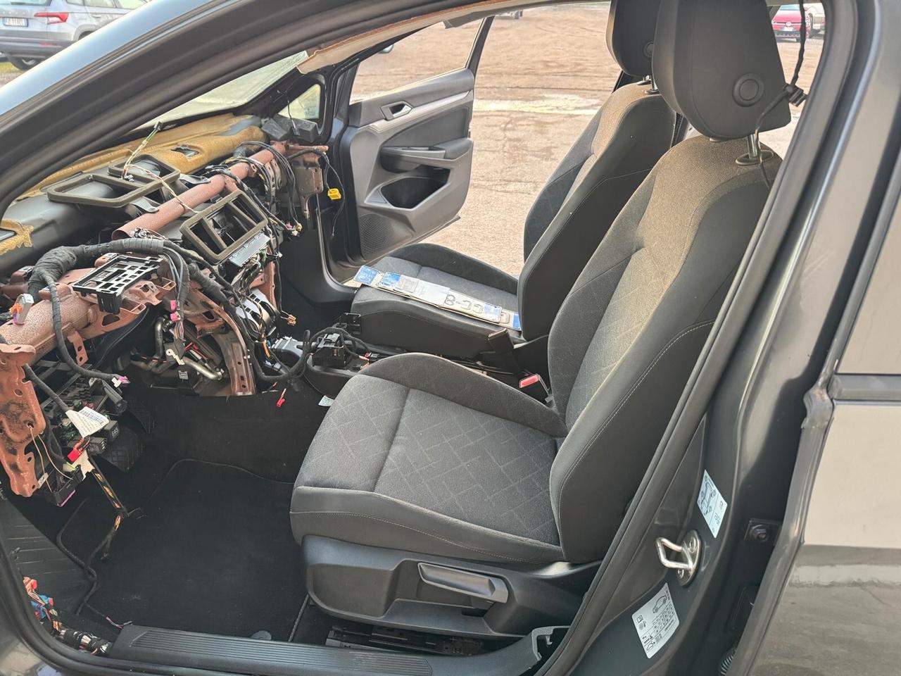 Volkswagen Golf 1.0 etsi evo 110cv dsg FURTO PARZIALE