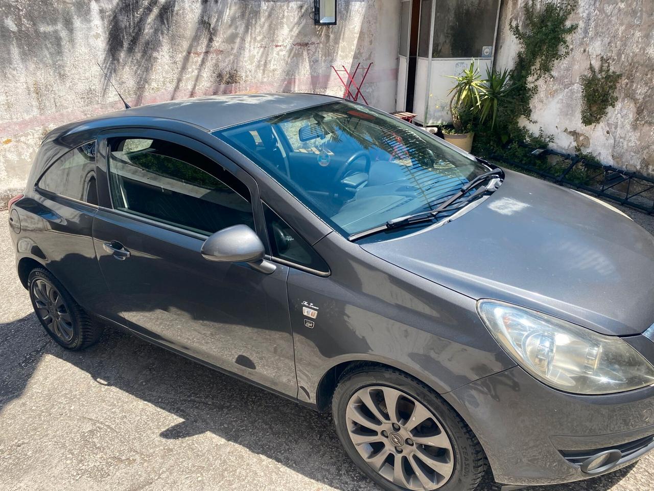 Opel Corsa 1.2cc benzina(PRIVATO)-2011