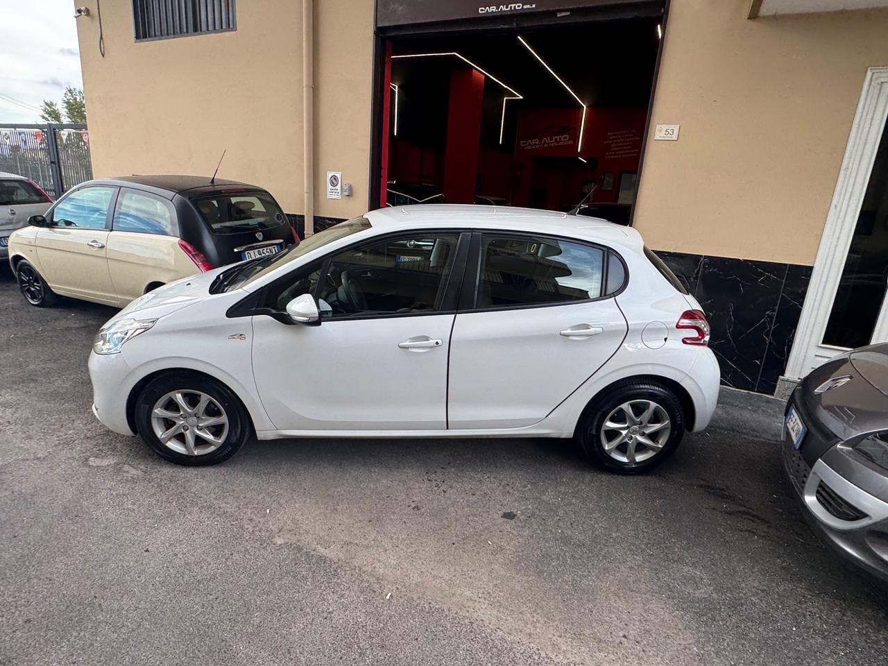 Peugeot 208 1.4 HDi 68 CV 5 porte Allure