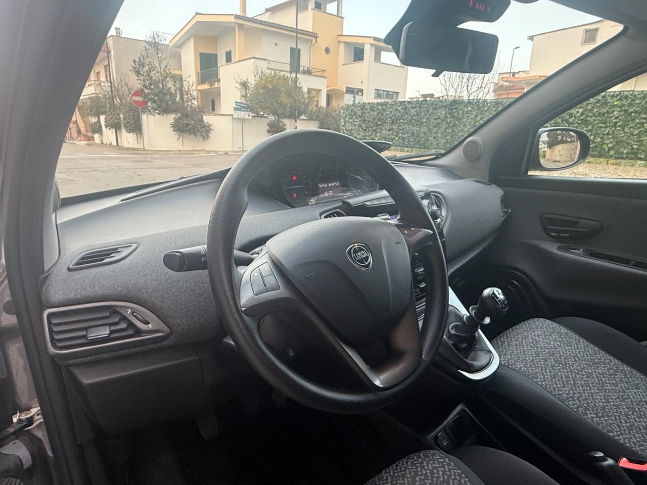 Lancia Ypsilon 1.0 FireFly 5 porte S&S Hybrid Silver Plus