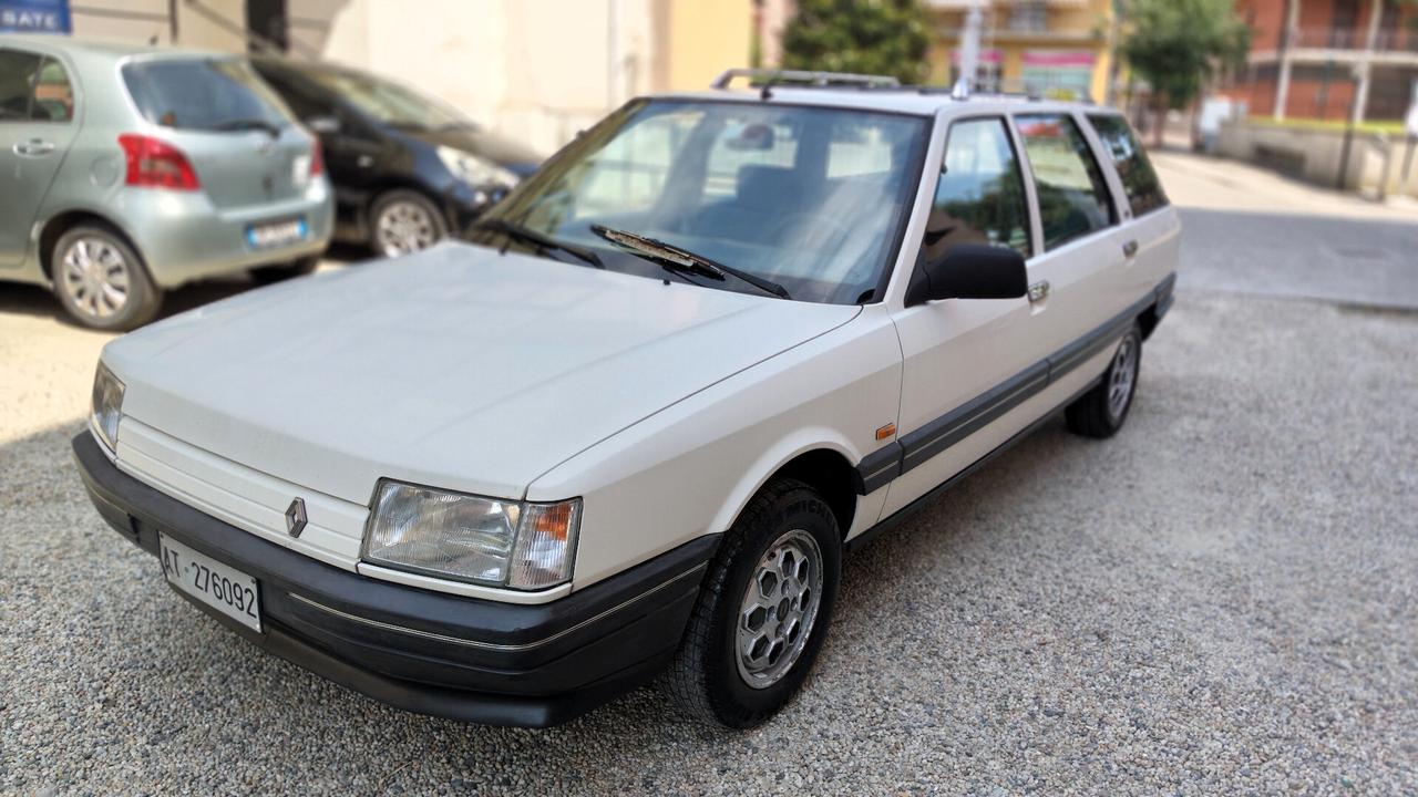 Renault R 21 Nevada 1.7 GTS e Gancio traino