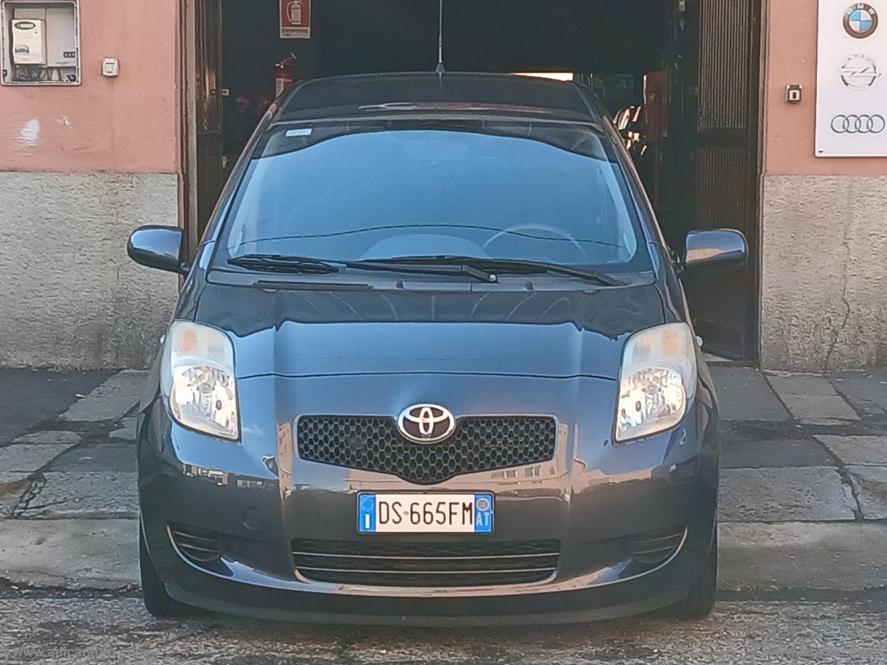 TOYOTA Yaris 1.0 5p. Sol