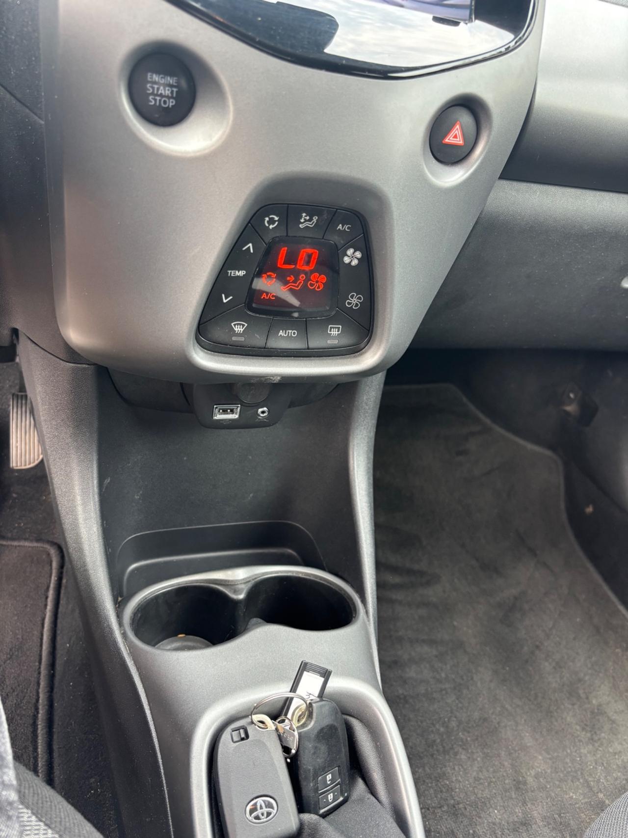 Toyota Aygo Connect 1.0 VVT-i 72 CV 5 porte x-wave