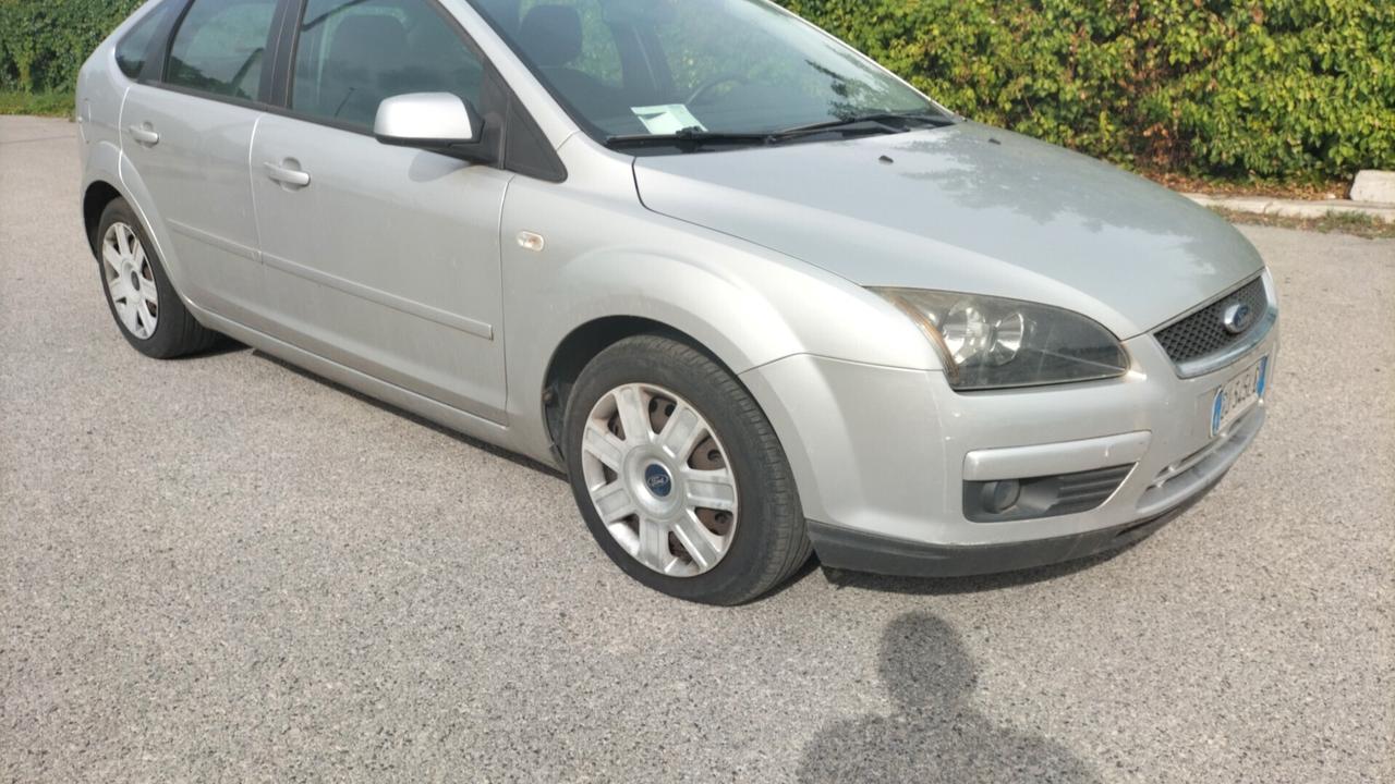 Ford Focus 1.6 5p. **KM76000**