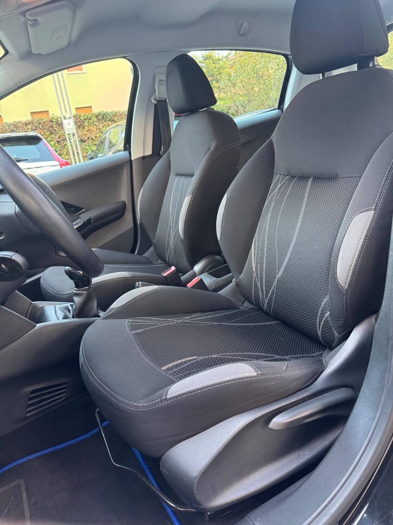 Peugeot 208 1.4 HDi 68 CV 5 porte Allure