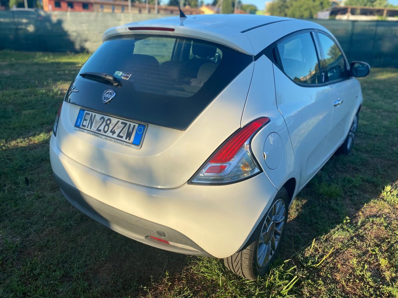 Lancia Ypsilon 1.2 69 CV 5 porte S&S Platinum ok neo patentati