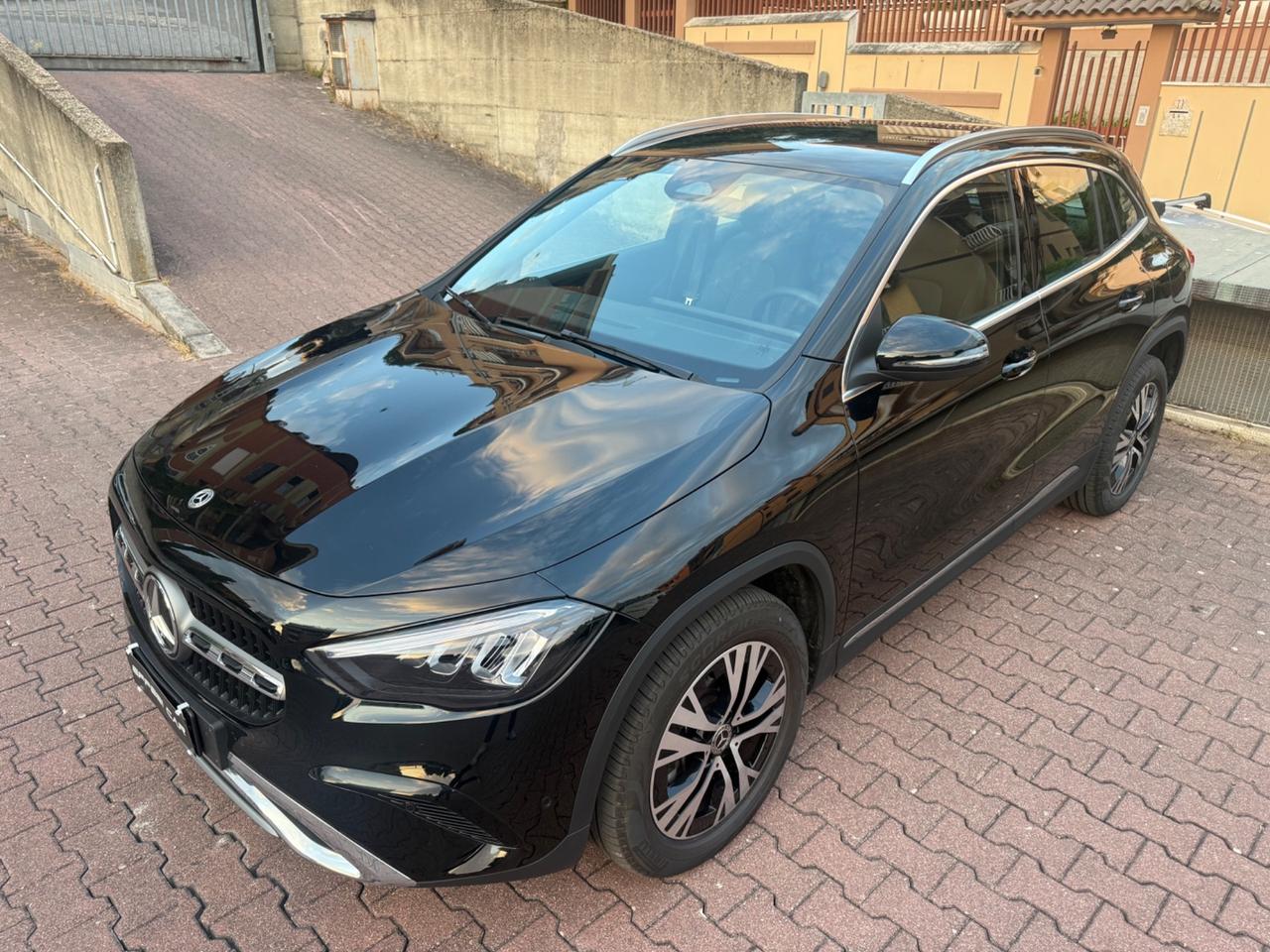 Mercedes-benz GLA 180 Mhev Aut. PARI AL NUOVO - PRONTA CONSEGNA - PREZZO REALE!