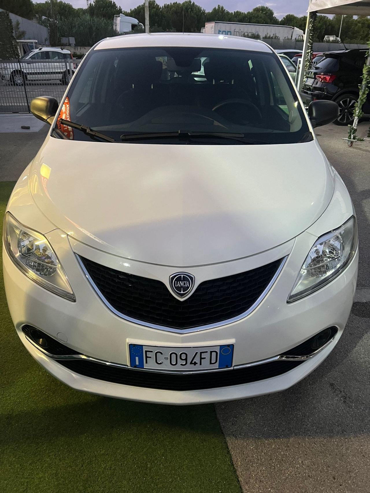 Lancia Ypsilon 1.2 69 CV garanzia GPL Ecochic Gold