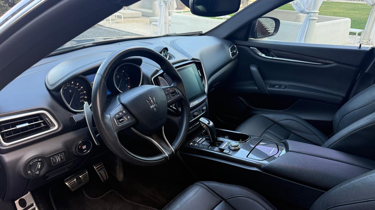 Maserati Ghibli V6 Diesel Gransport TETTO