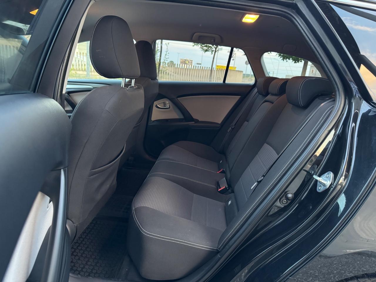 Toyota Avensis 2.0d 143cv Edition-S Euro 6B