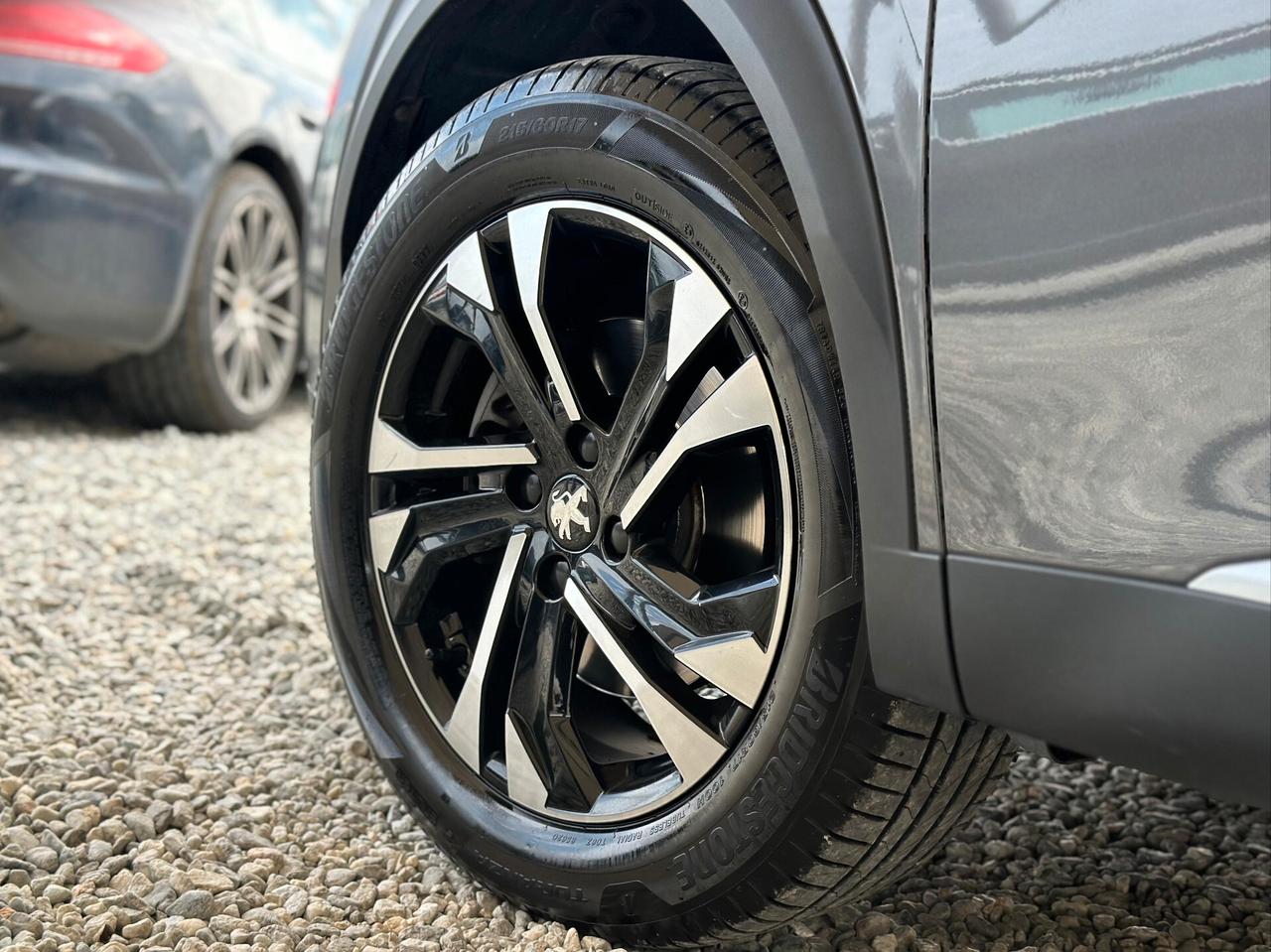 Peugeot 2008 BlueHDi 100 S&S Allure Navi Pack