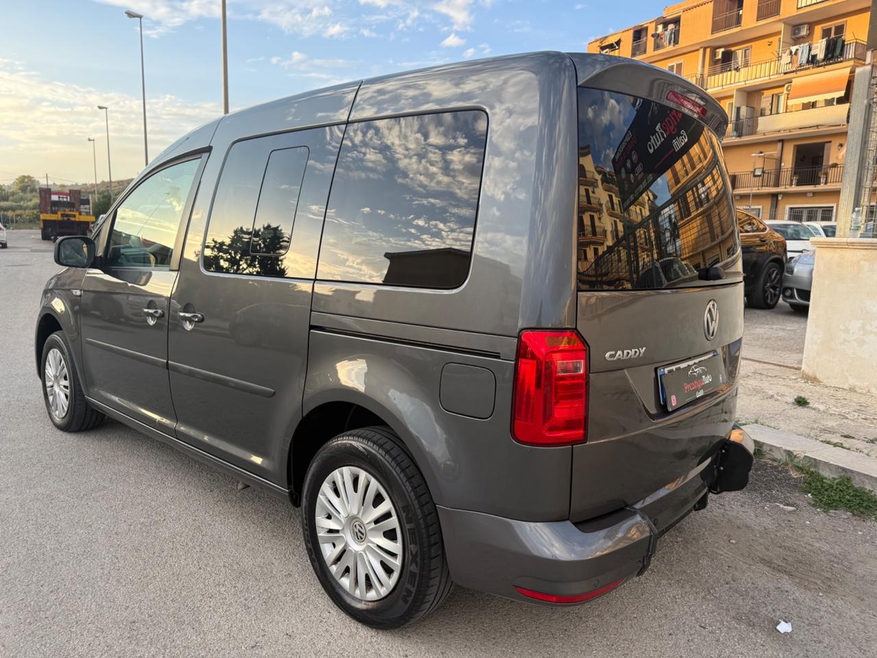Volkswagen Caddy 2.0 TDI 102 CV DSG trasporto disabili 5+1