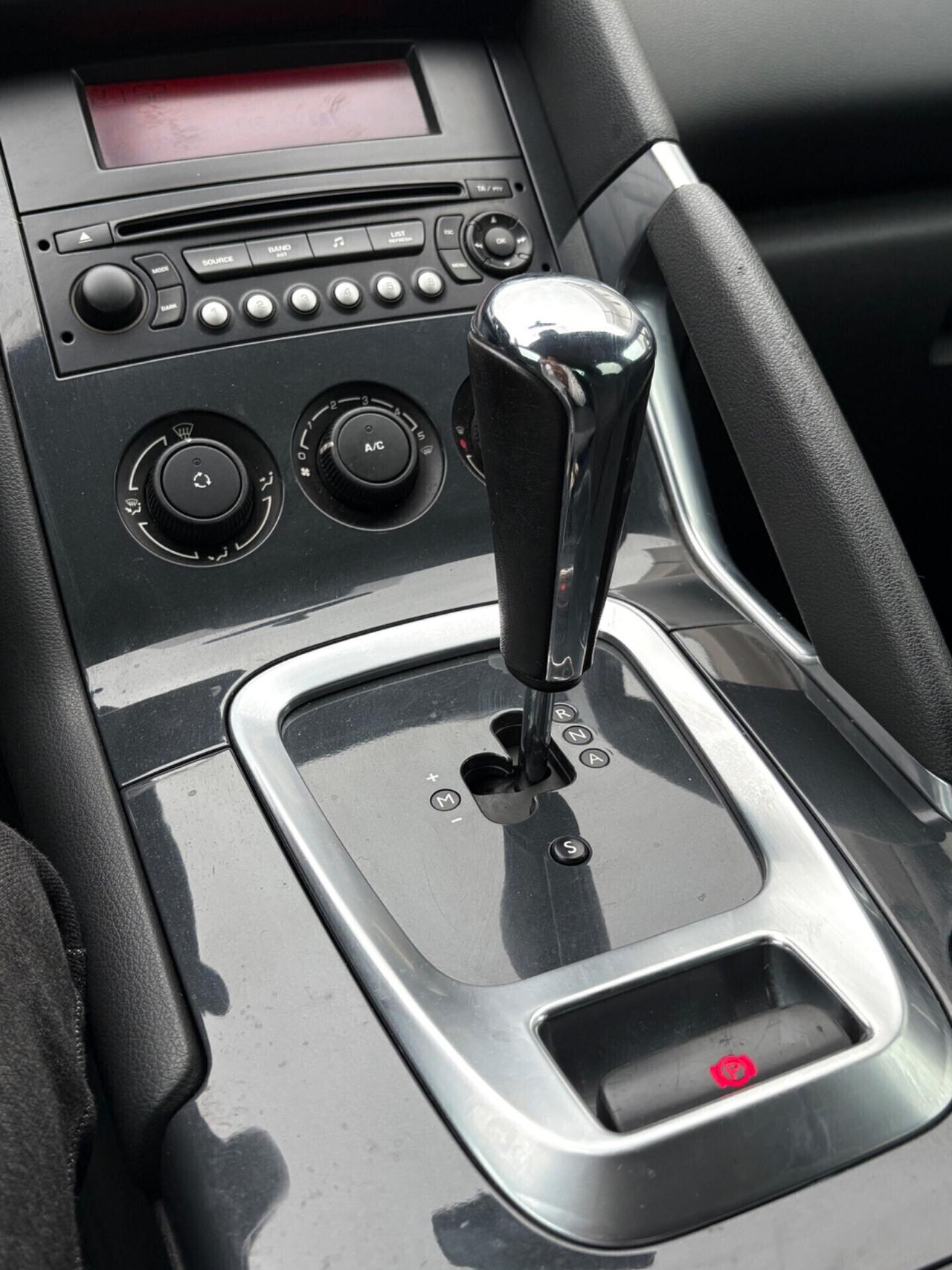 Peugeot 3008 1.6 HDi 110CV cambio robotizzato Business