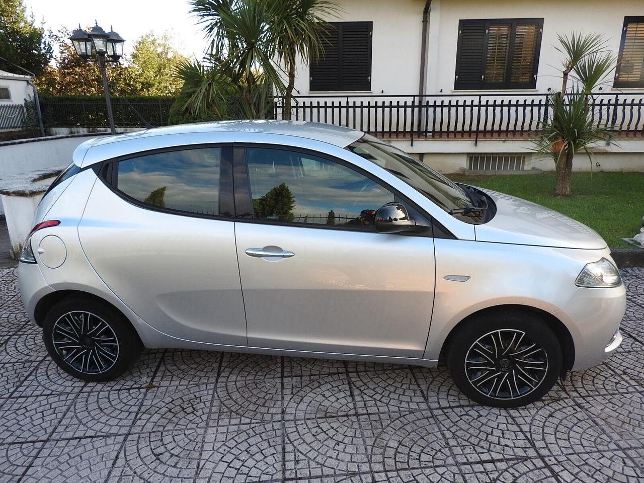 Lancia Ypsilon 1.2 69 CV 5 porte Gold NEOPATENTATI