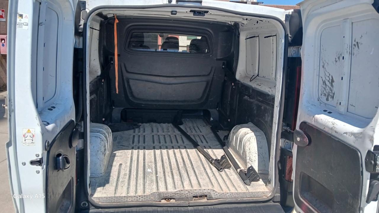 Renault Trafic T29 2.0 DCI 6 POSTI IVATO
