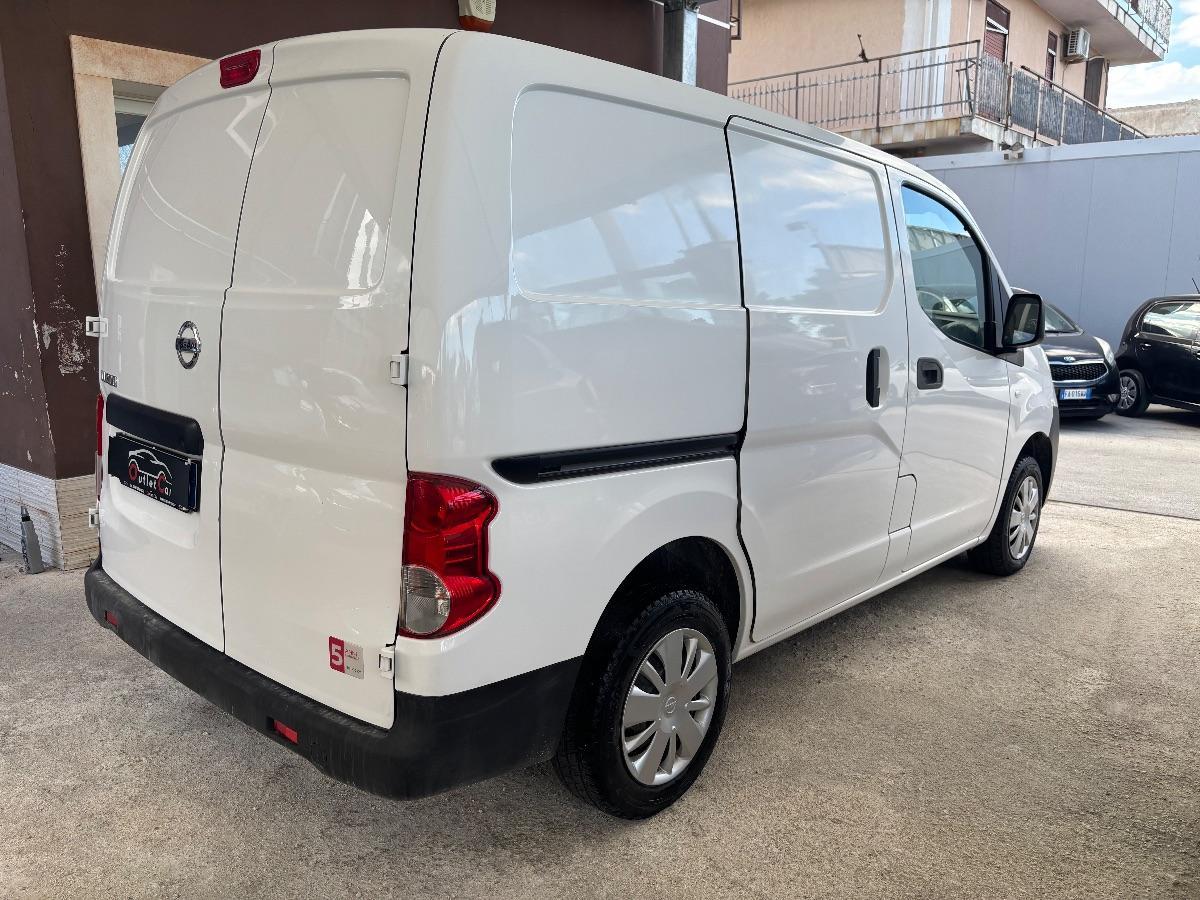 NISSAN NV200