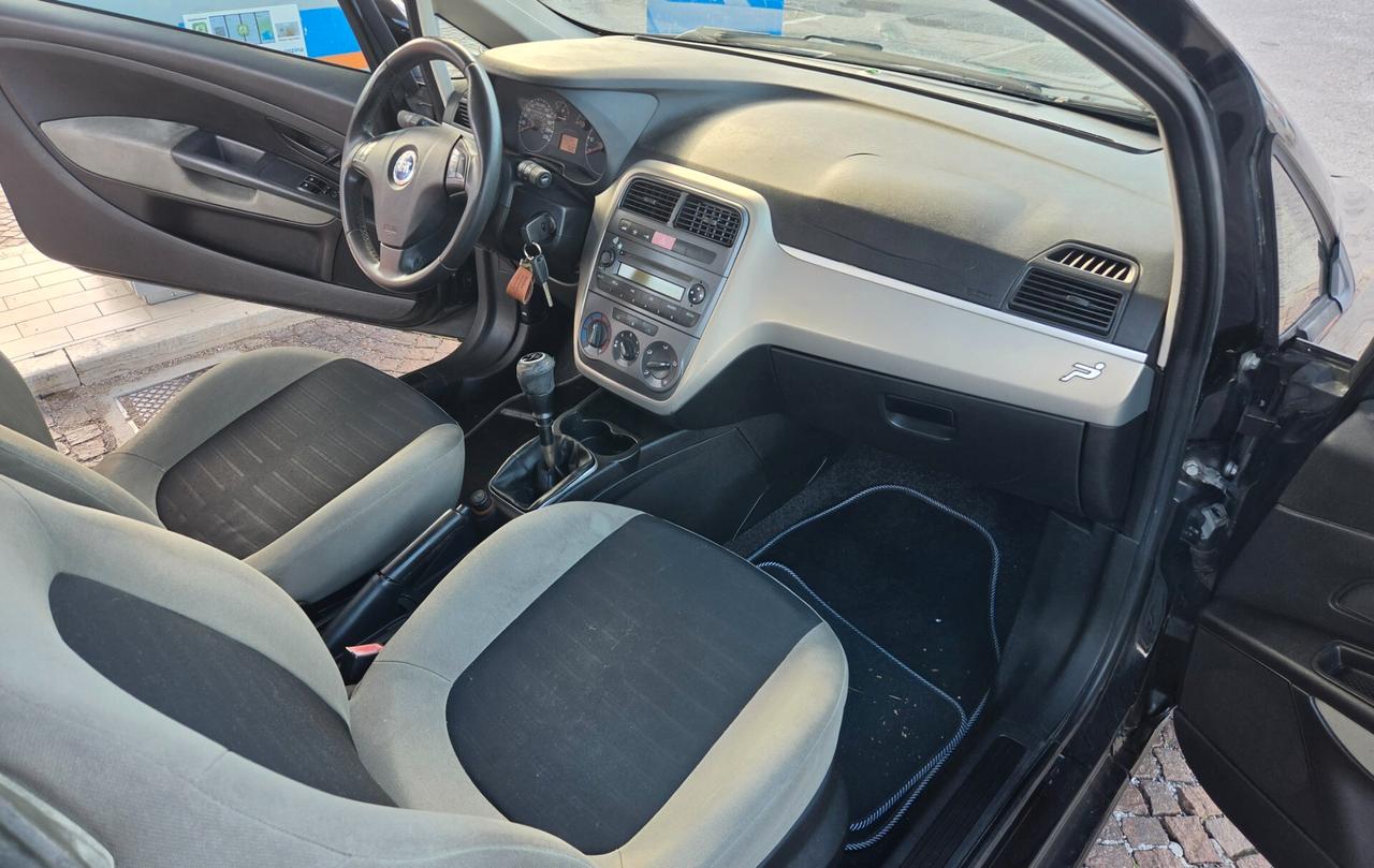 Fiat Grande Punto 1.3 MJT 75 CV 3 porte con 302.000km Neopatentati