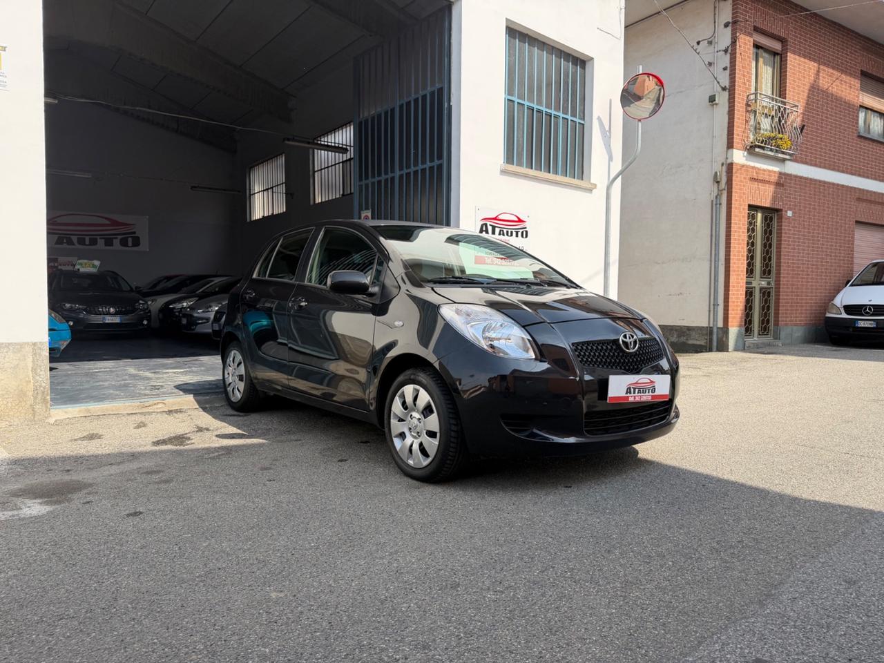 Toyota Yaris 1.0 5 porte