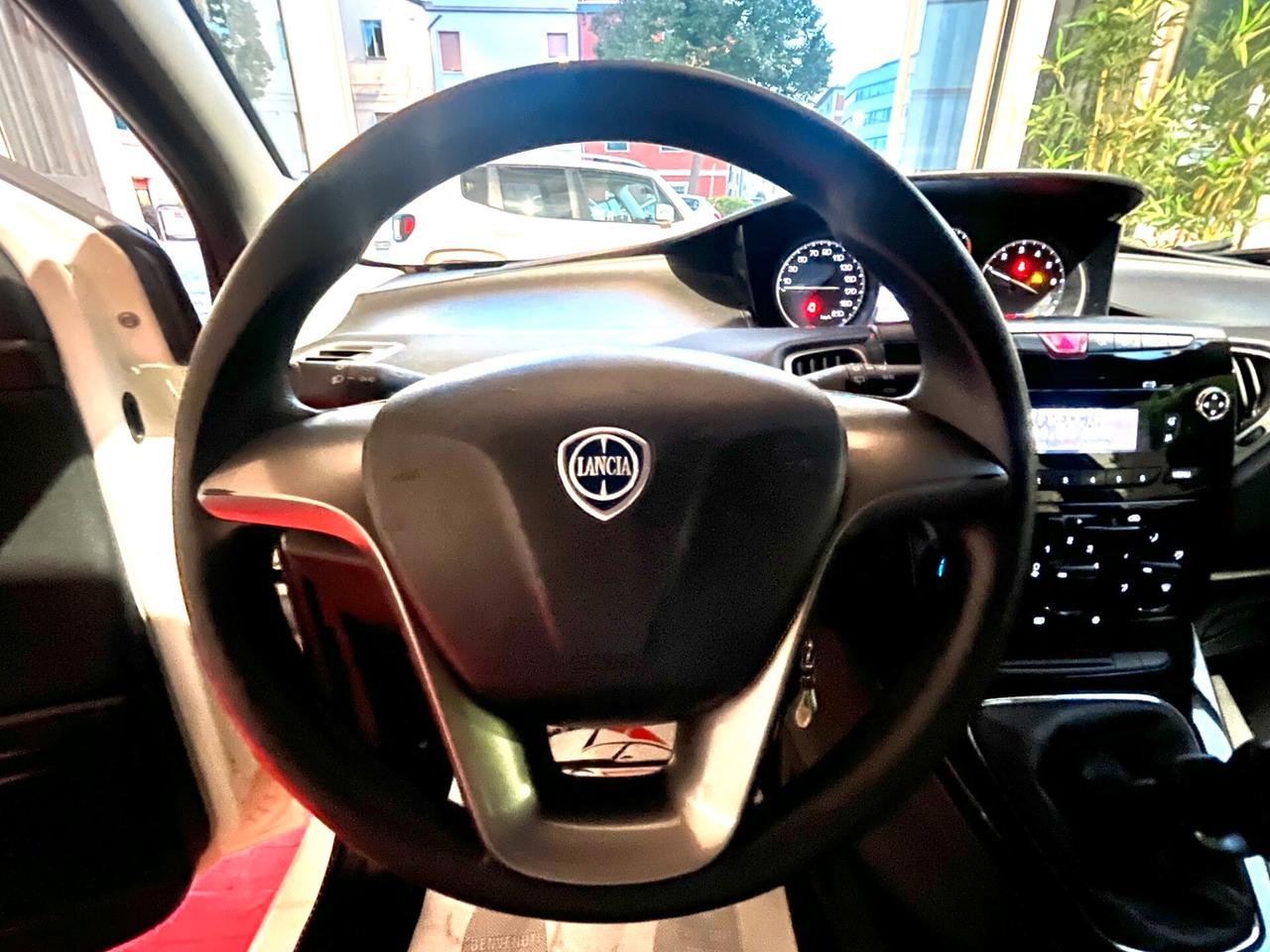 Lancia Ypsilon 0.9 TwinAir 85 CV Metano Elefantino