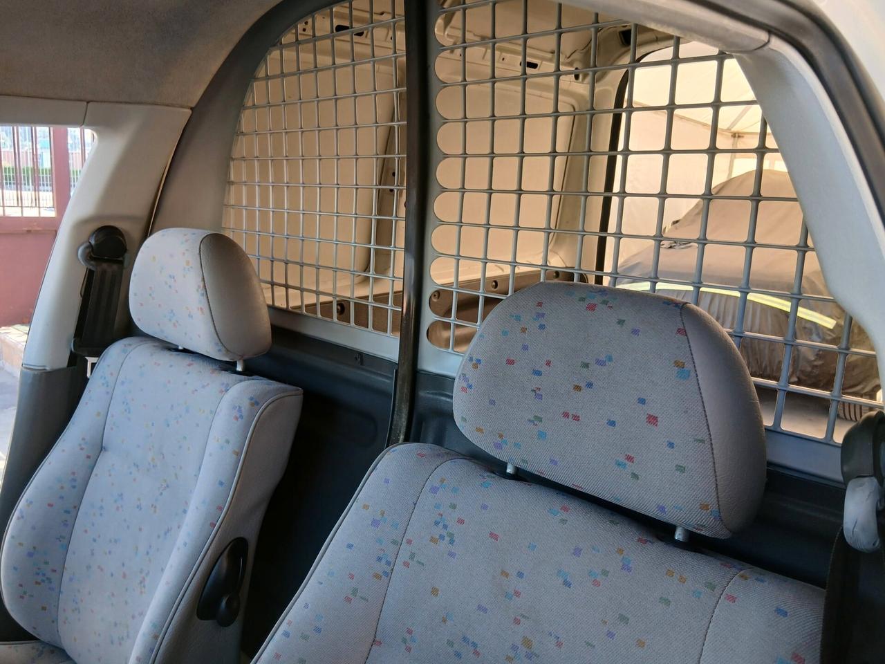 Volkswagen Caddy 1.9 SDI Van Vetrato 01