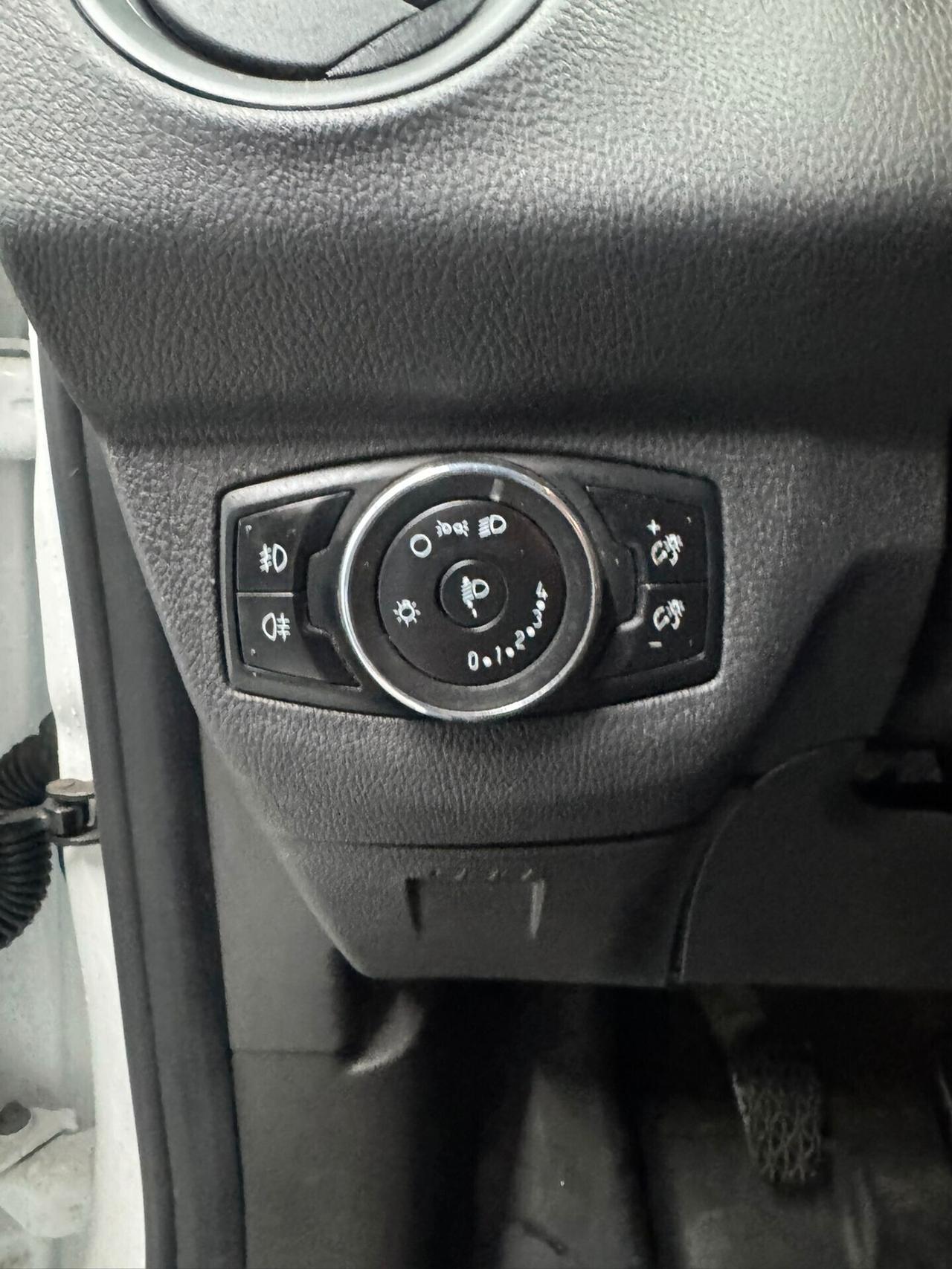 Ford transit courier 1,5 tdci 75 CV