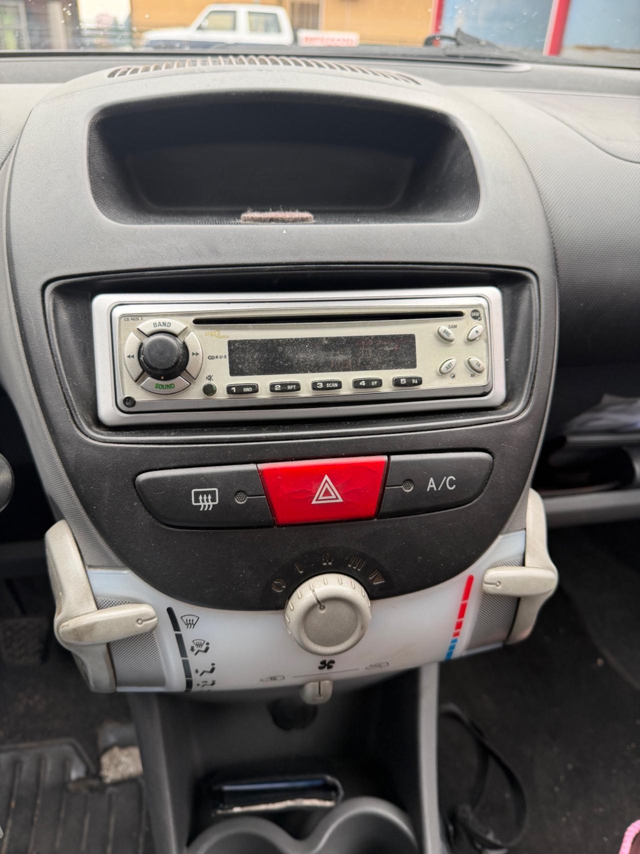 Toyota Aygo 1.0 12V VVT-i 5 porte Sol