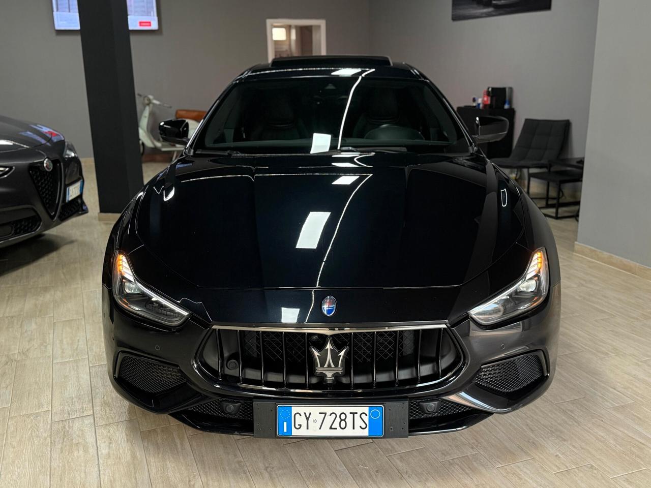 Maserati Ghibli V6 Diesel 275 CV Gransport VERSIONE NERISSIMO/TETTUCCIO