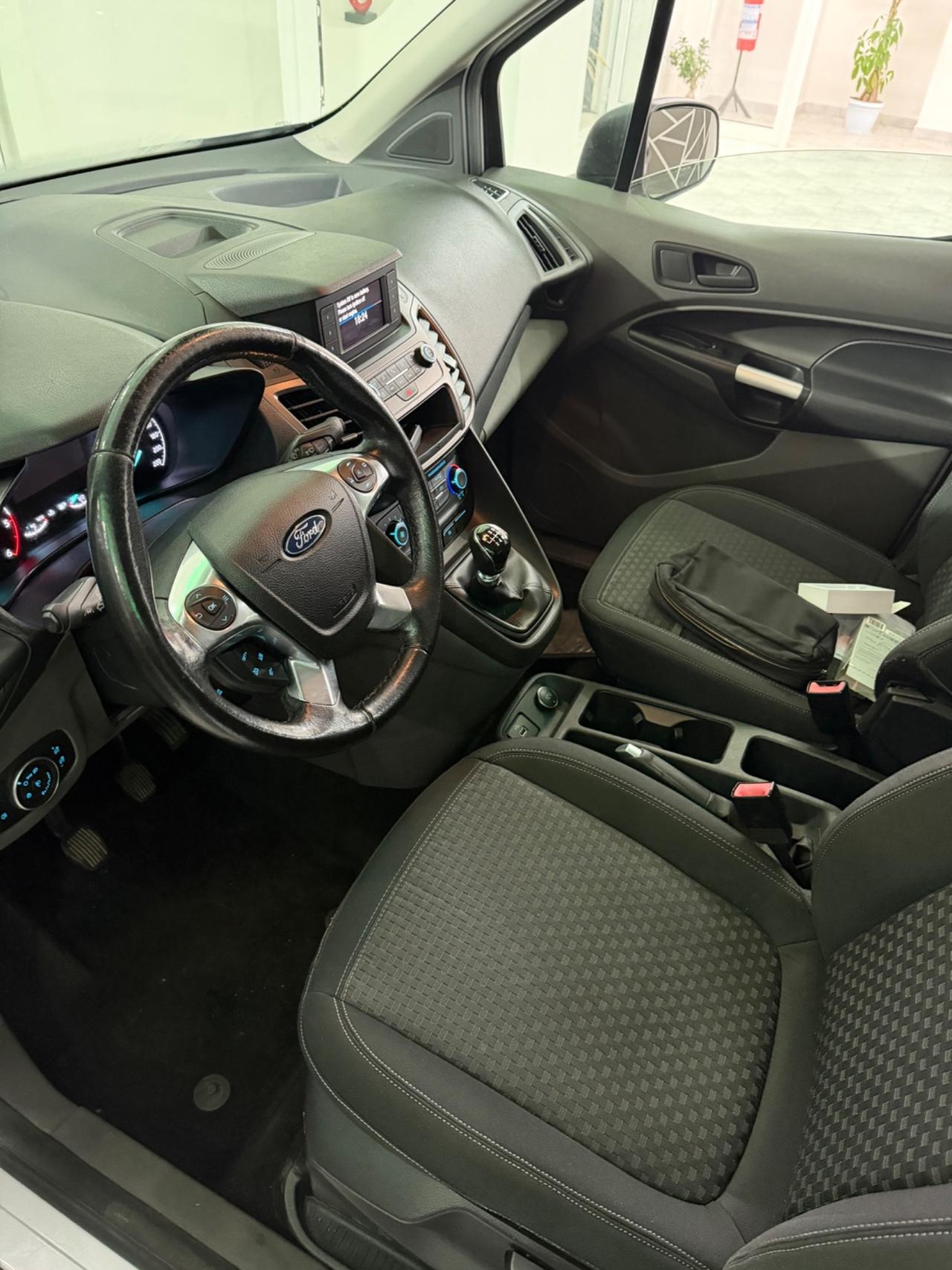 Ford Tourneo Connect 1.5 TDCi 120 CV Titanium