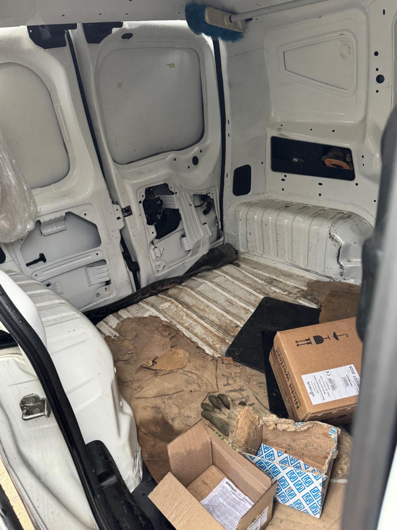 Fiat Fiorino 1.3 MJT 95CV sinistrato incidentato