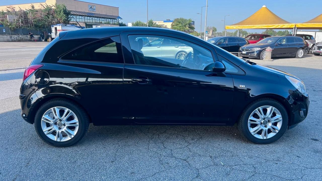 Opel Corsa 1.2 3 porte Club