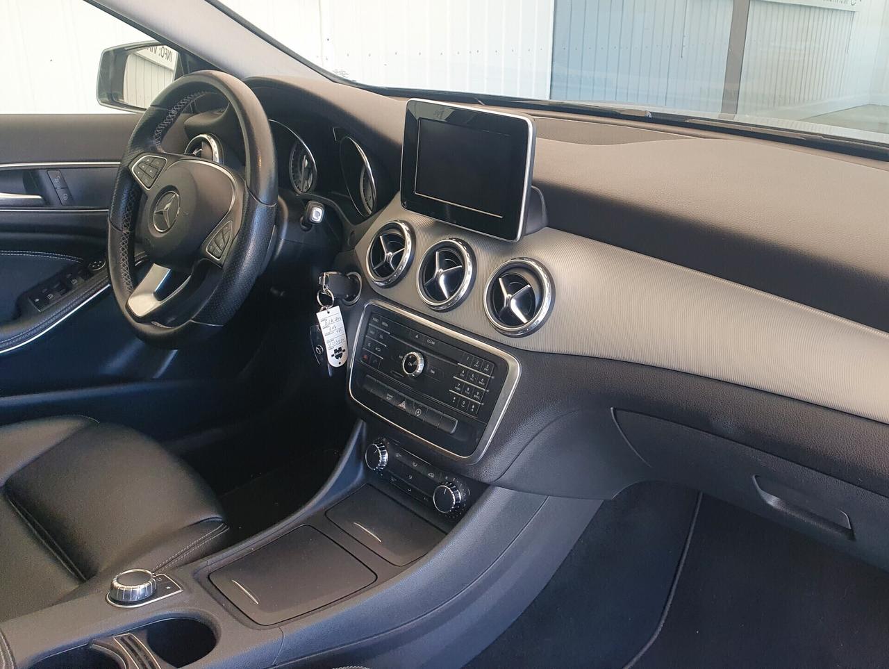 Mercedes-benz GLA 180D Automatic + Navi - 2016 - KM. 100.000