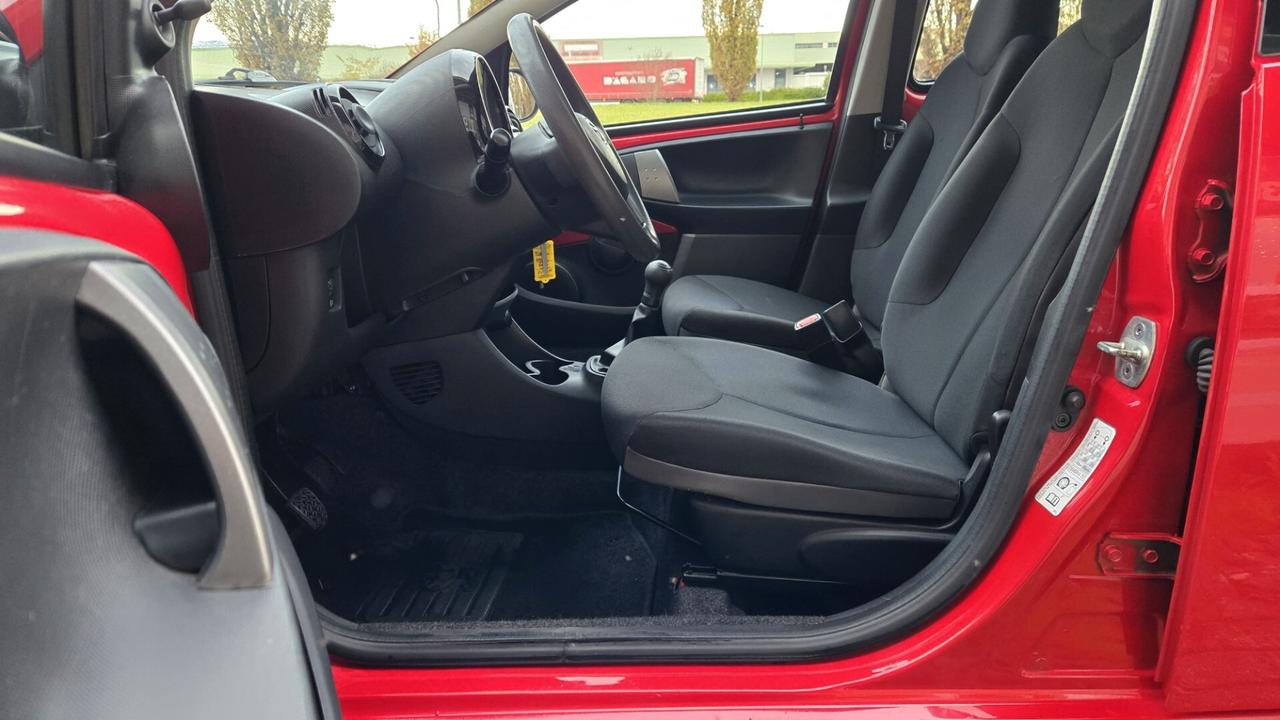 Toyota Aygo 1.0 VVT-i 69 CV 5 porte x-cite