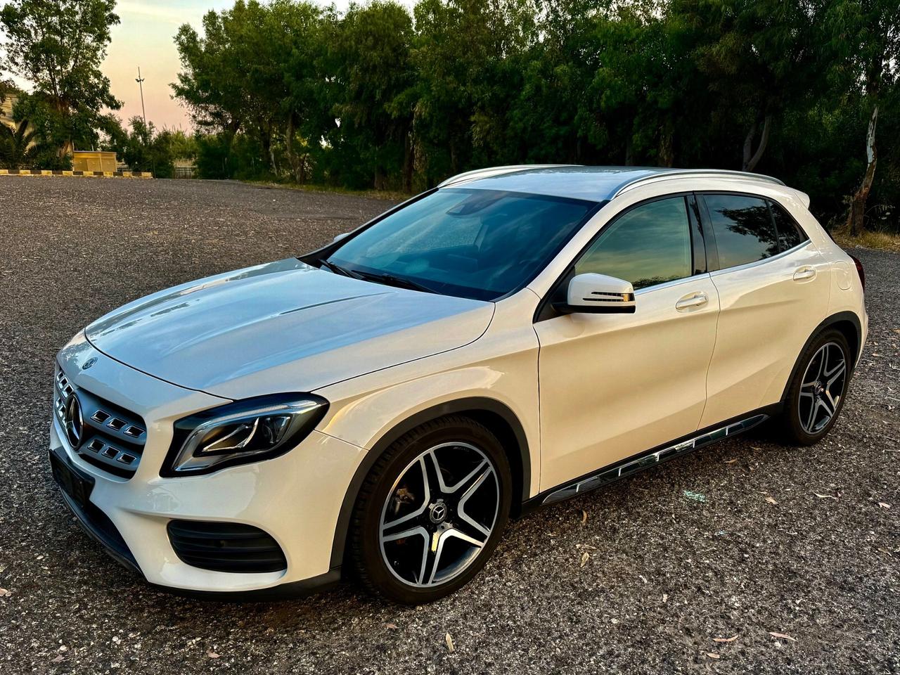 MERCEDES- BENZ GLA 200 D AMG PREMIUM