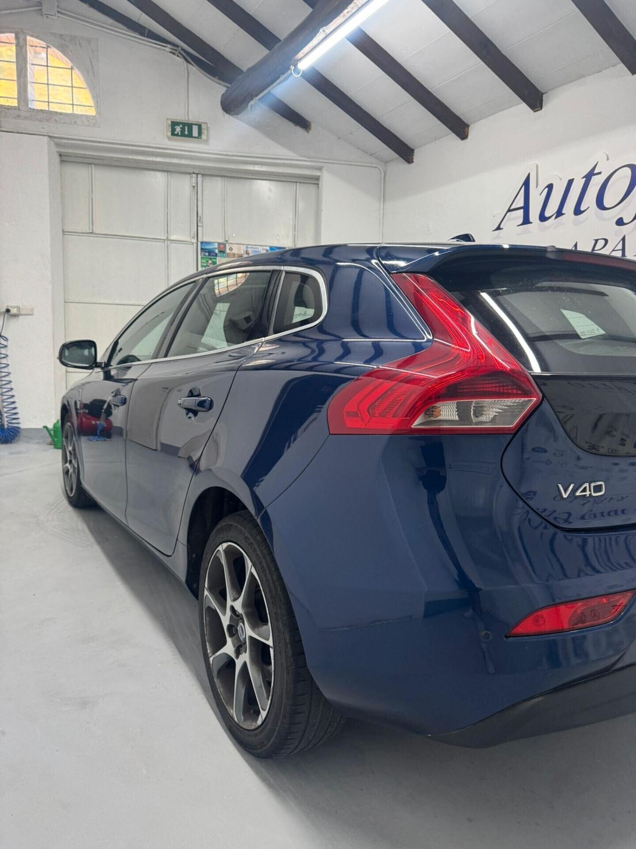 Volvo V40 D2 1.6 Summum