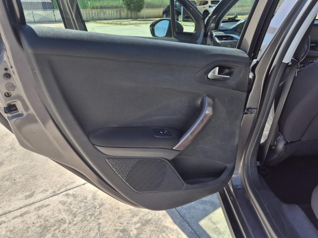 Peugeot 2008 BlueHDi 100 Allure